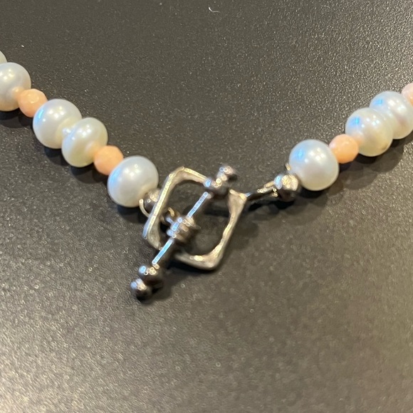 Closing closet make offer. Vintage onyx pearl coral 18 inch necklace - Picture 5 of 6